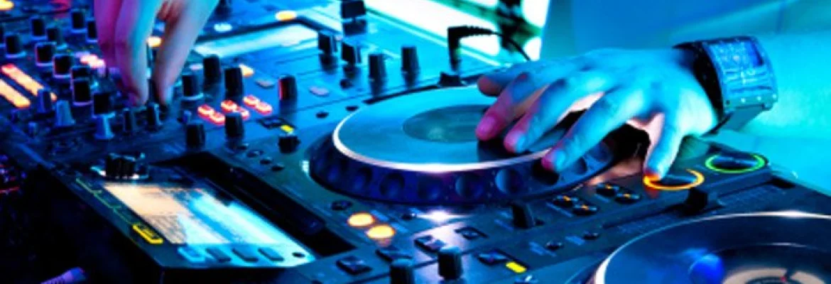 DJ'lerin Podcast Yayıncılığı: Yaratıcılığı ve İletişimi Nasıl Etkiliyor?